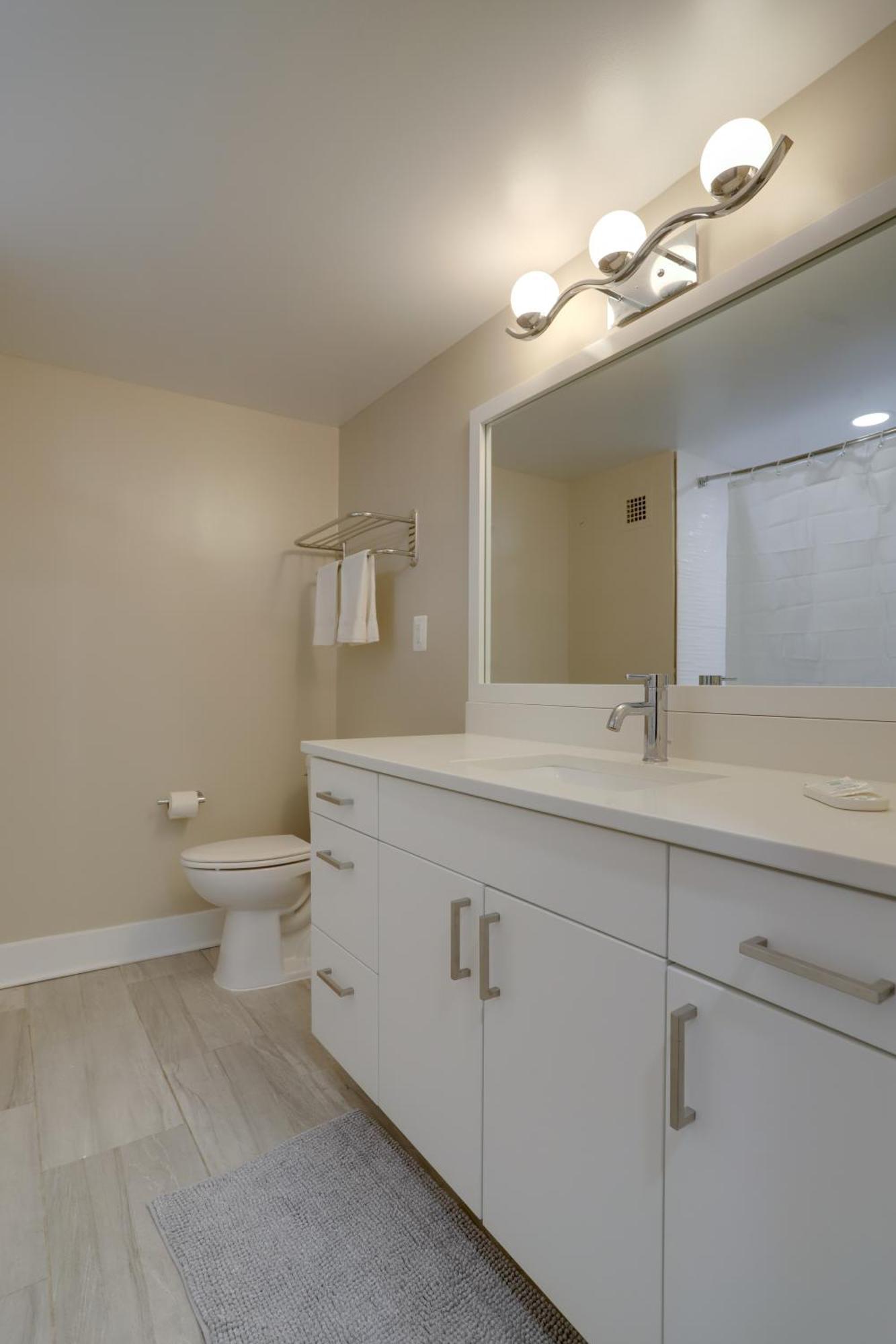 Apartment Elegant For Business Travelers At Crystal Arlington