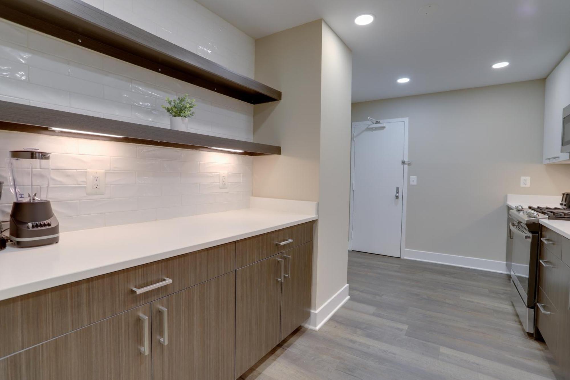 Elegant For Business Travelers At Crystal Apartment