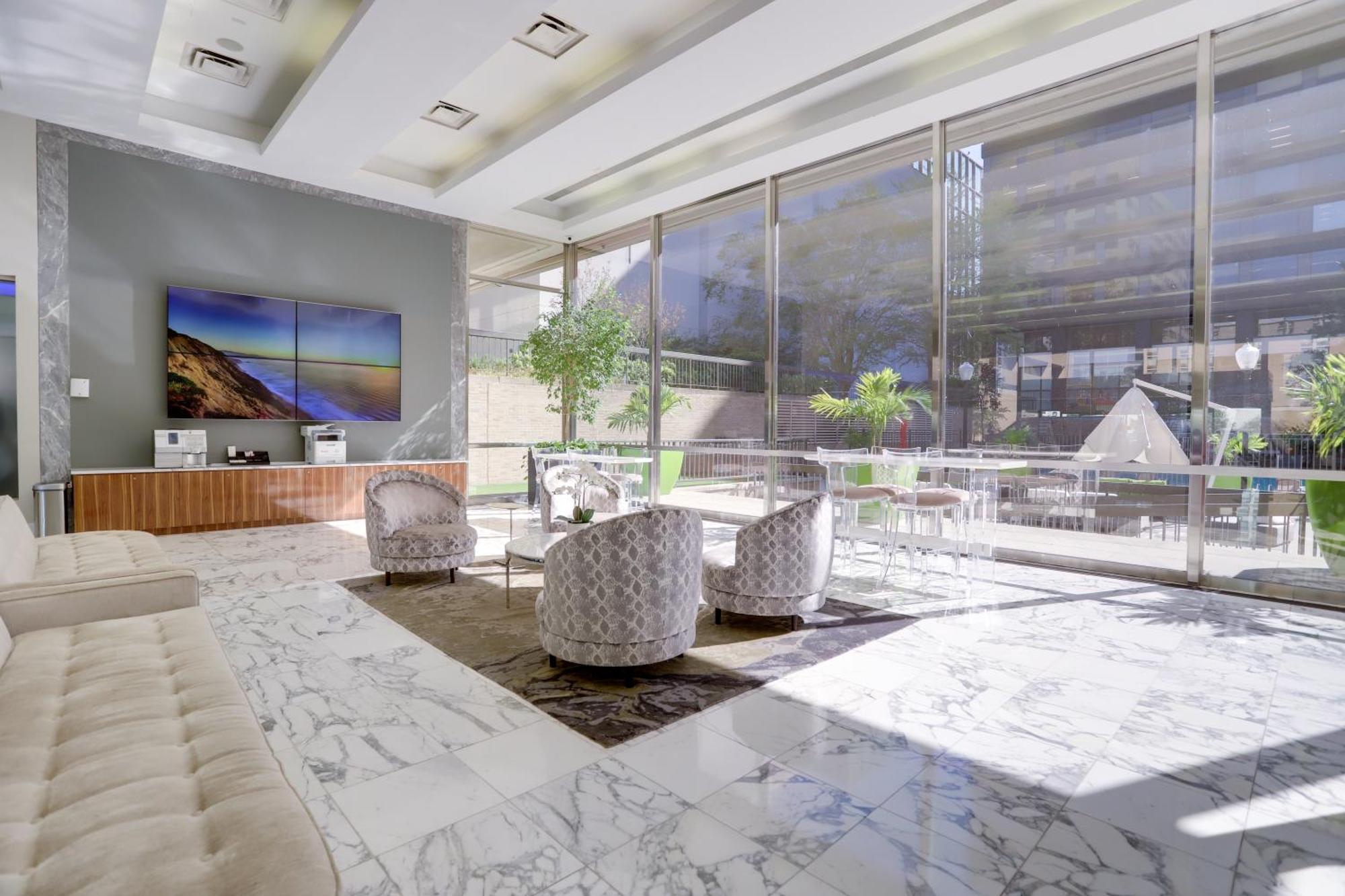 Elegant For Business Travelers At Crystal Arlington